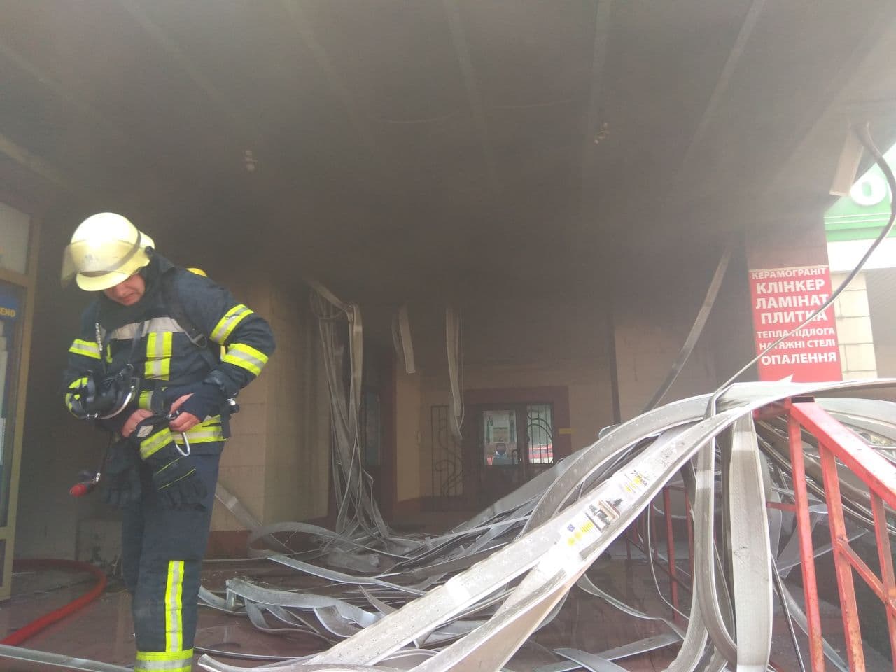 На Шулявке произошел пожар в магазине. Фото: ГСЧС