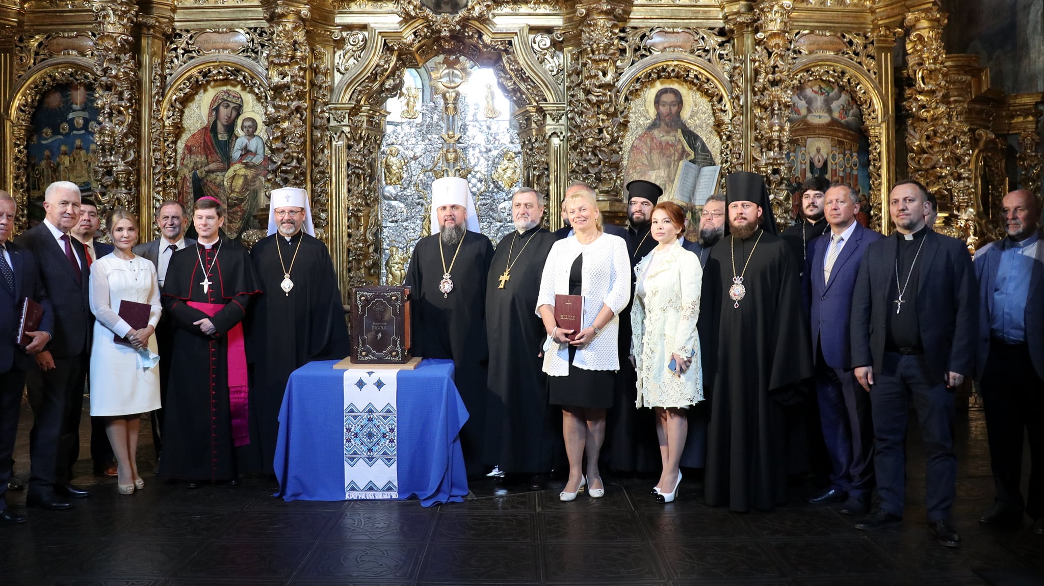 В Киеве представили самую большую рукописную Библию в стране