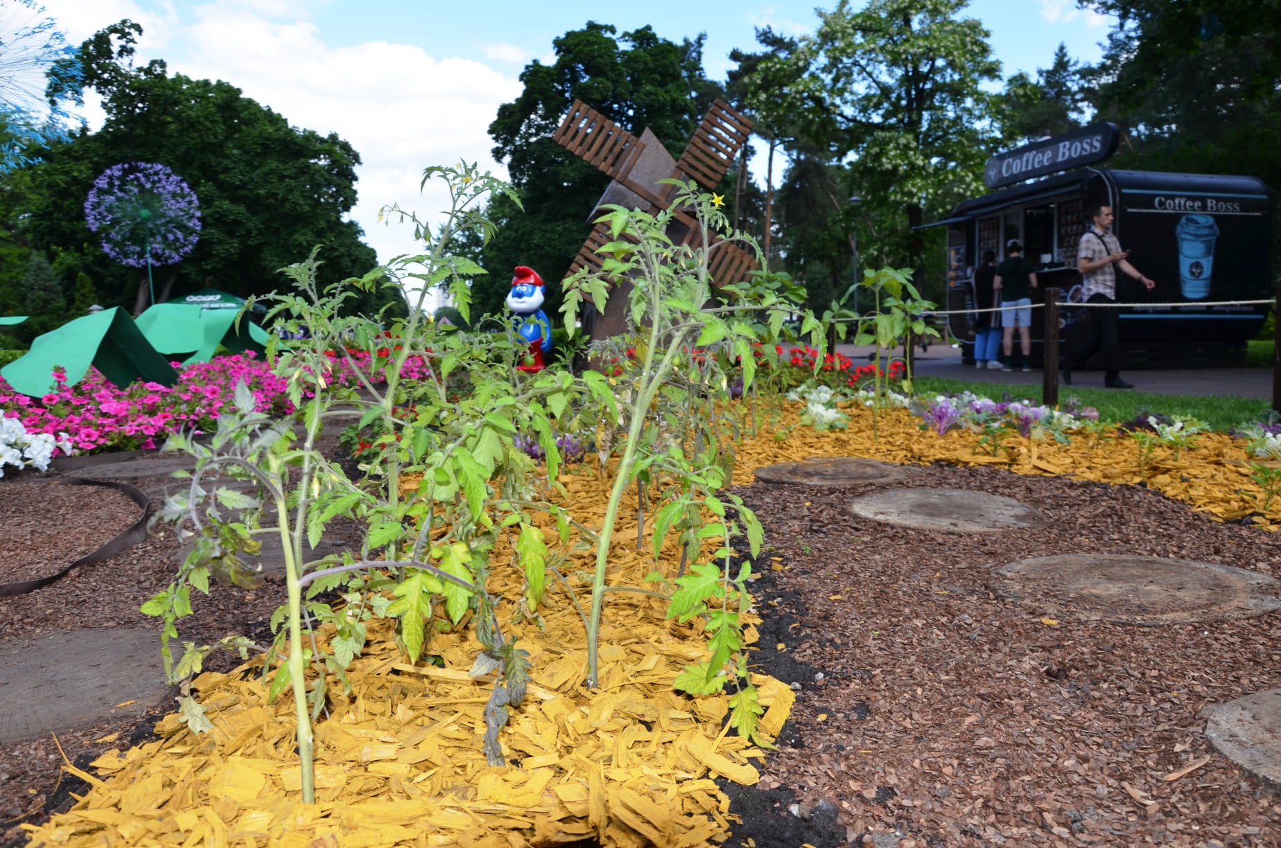 Выставка героев мультфильмов. Фото: "Киевзеленстрой"