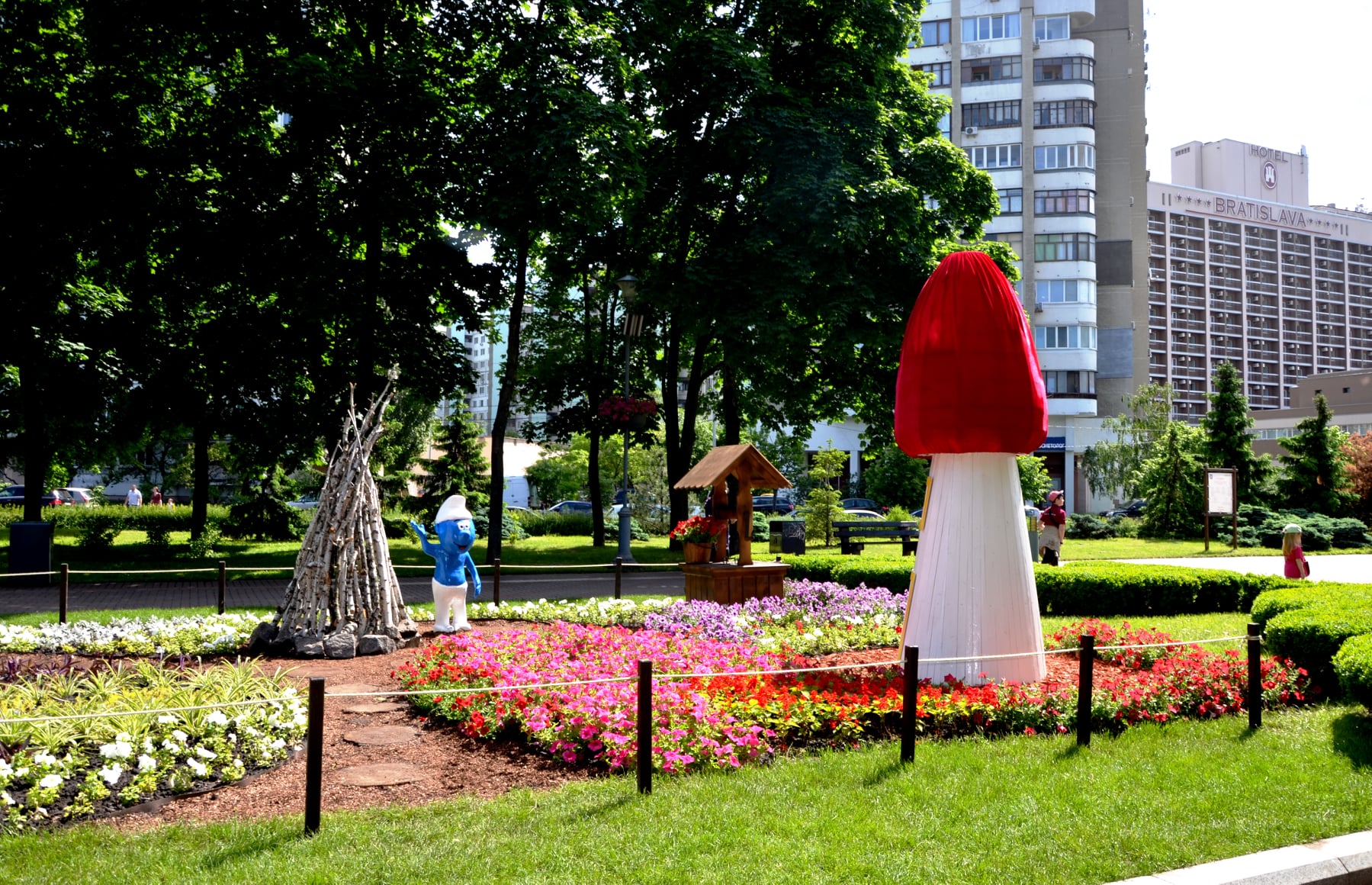 Выставка героев мультфильмов. Фото: "Киевзеленстрой"