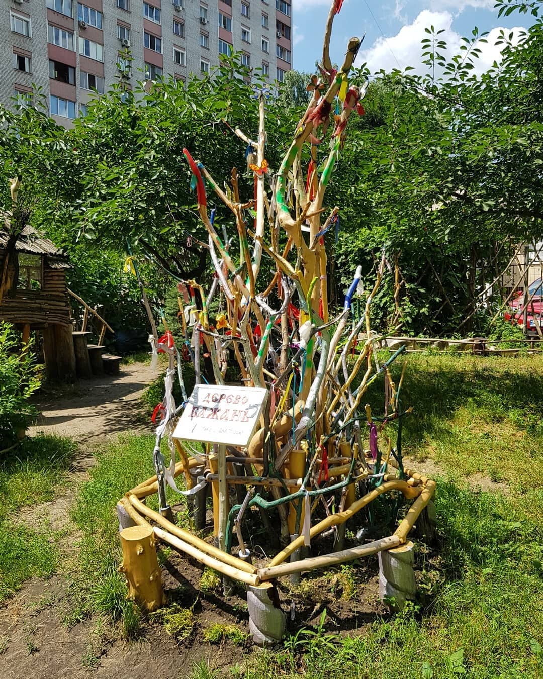 В Дарницком районе обустроили милый сквер. Фото: Инга Поляруш