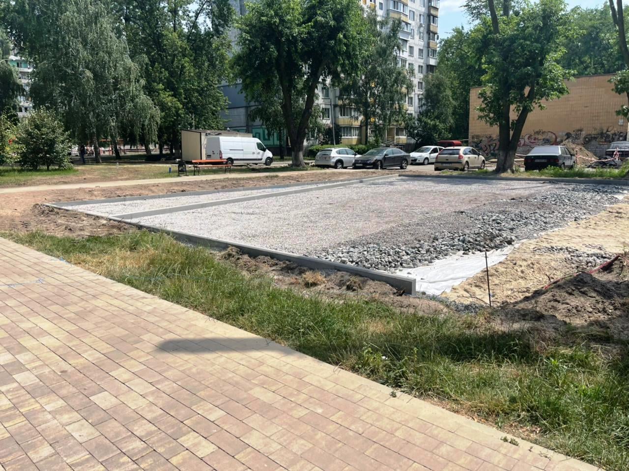 В Святошинском районе продолжают ремонтировать скверы. Фото: "Киевзеленстрой"