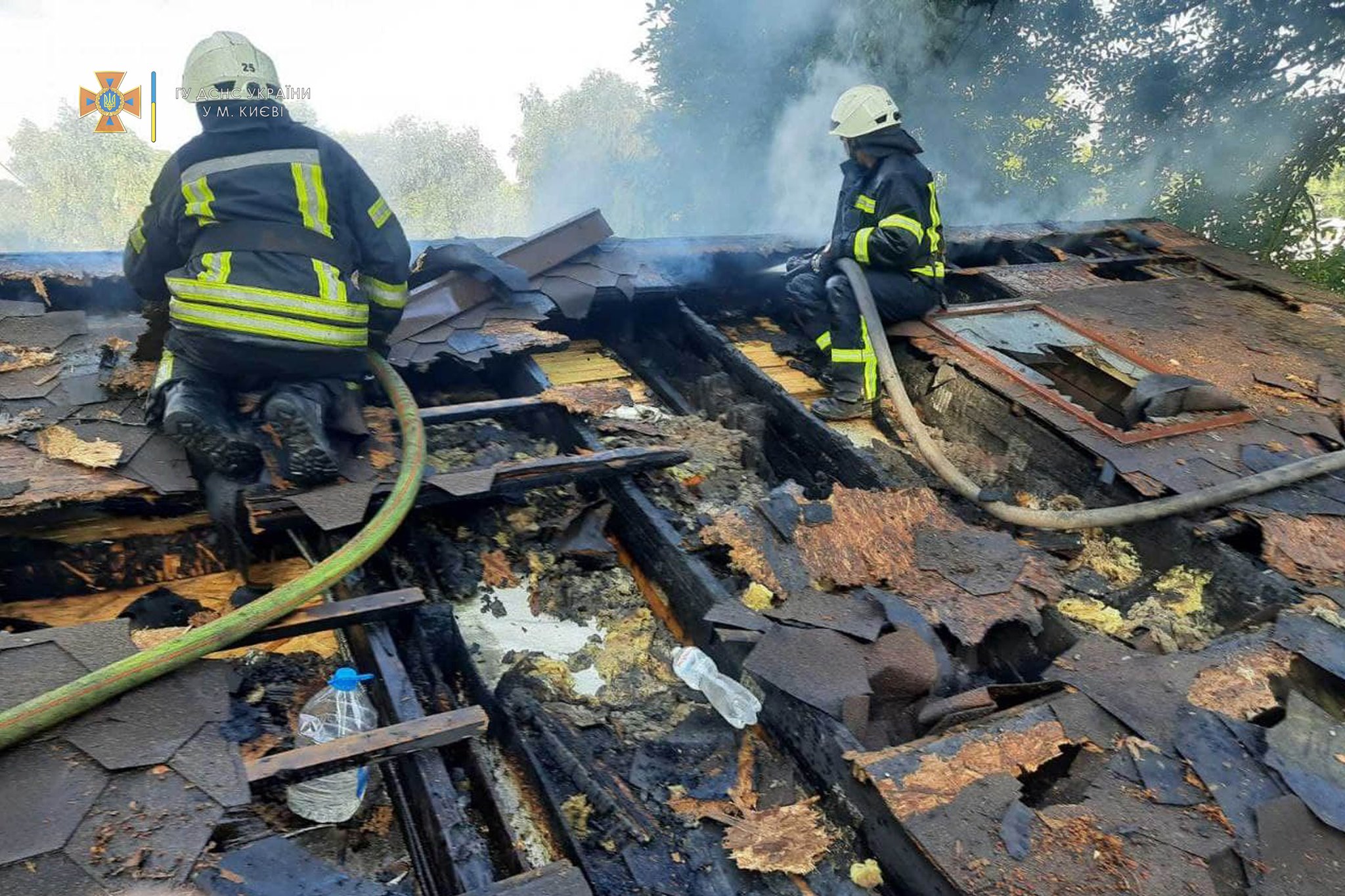 В парке "Муромец" произошел пожар в банном комплексе. Фото: ГСЧС Киева