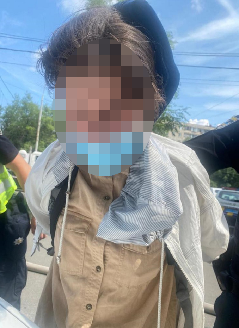 На Оболони девушка пыталась ограбить банк. Фото: полиция Киева