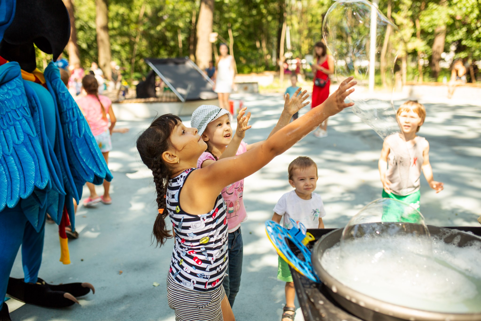 На "Святошине" открыли театральный сквер. Фото: Facebook-сообщество Urban Design