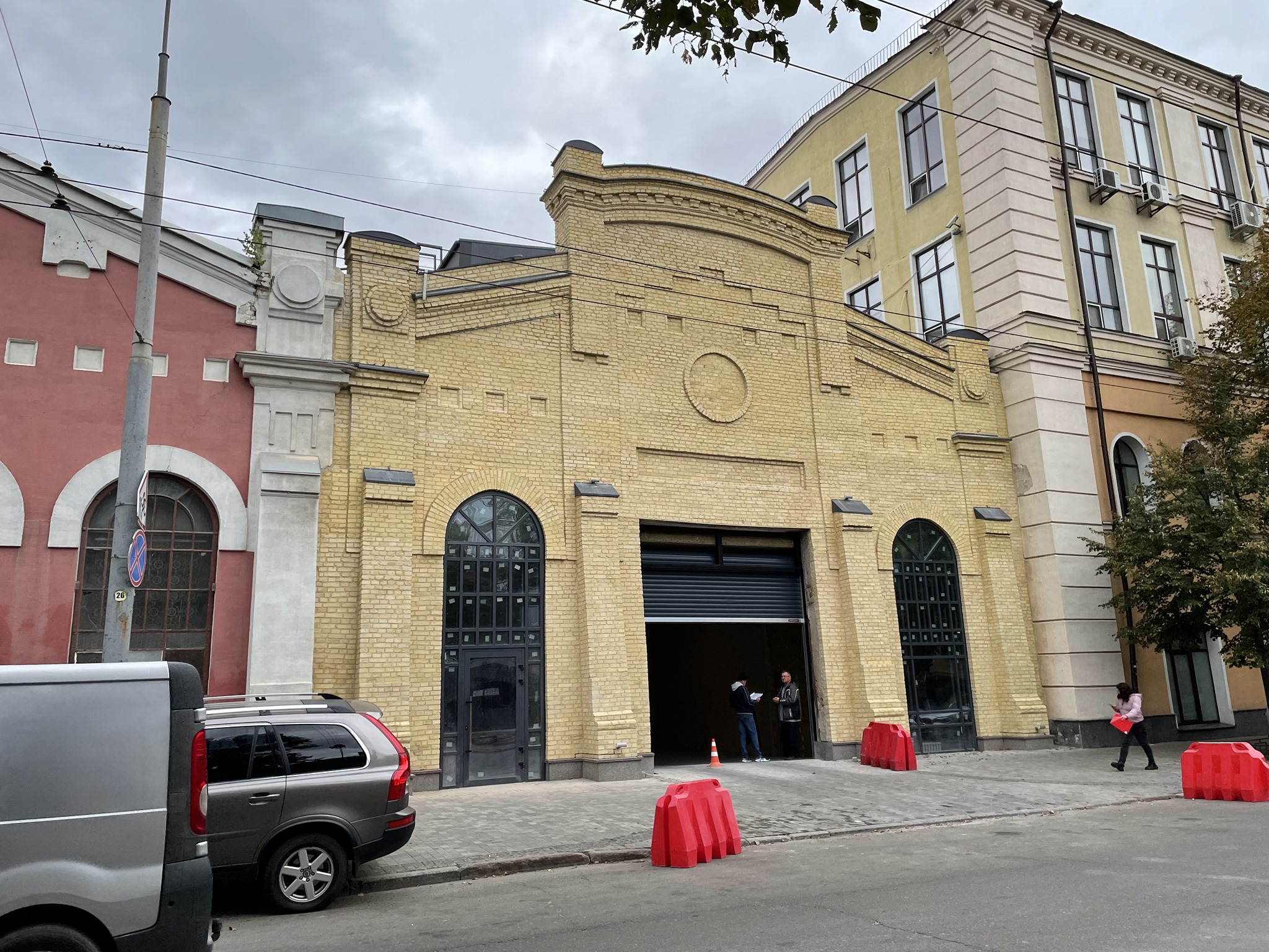 Новые стоянки на Арсенальной. Фото: Юрий Хорунжий