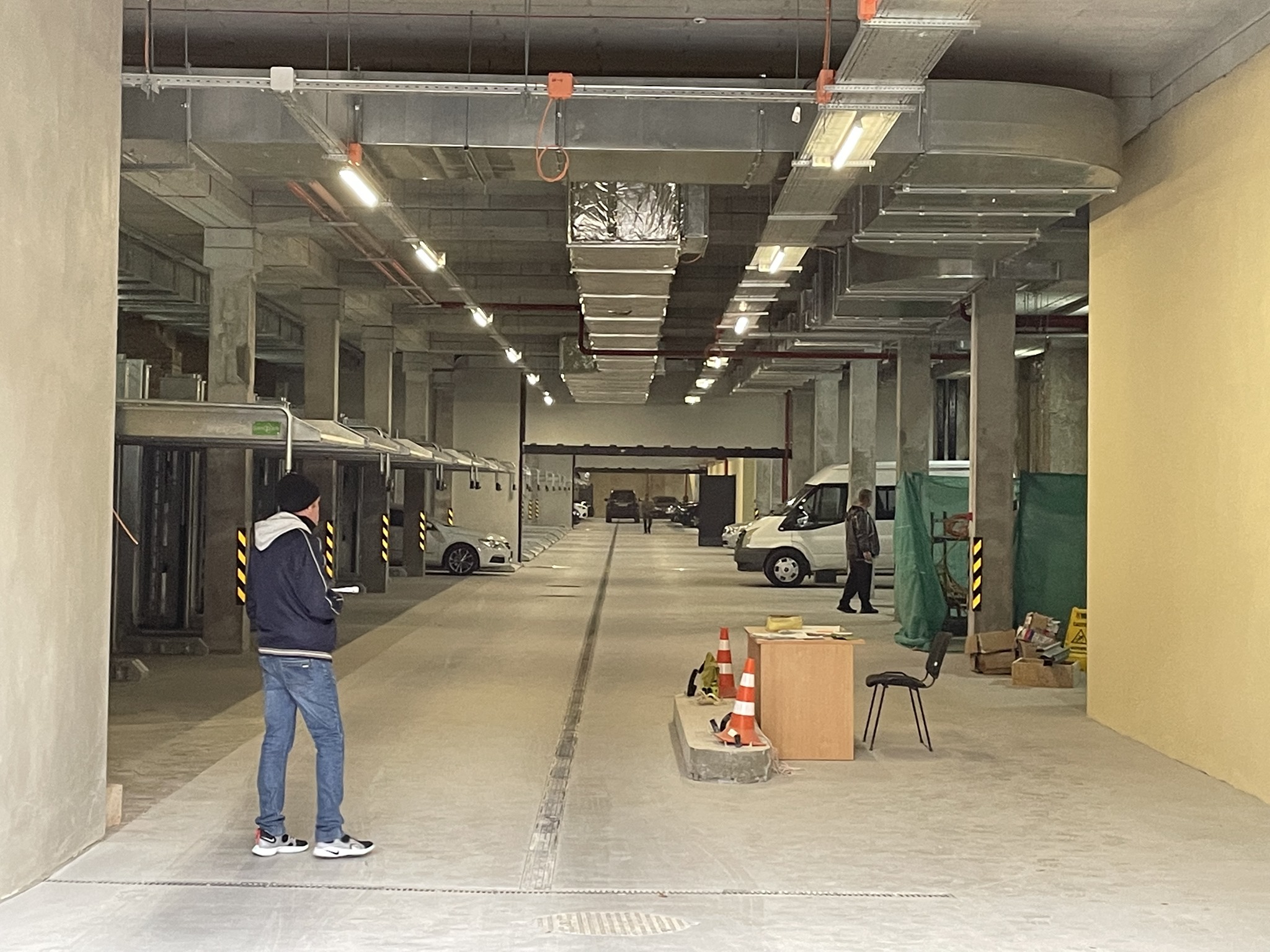 Новые стоянки на Арсенальной. Фото: Юрий Хорунжий