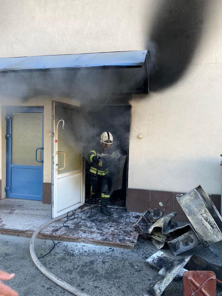 В Киевской инженерной гимназии произошел пожар. Фото: ГСЧС