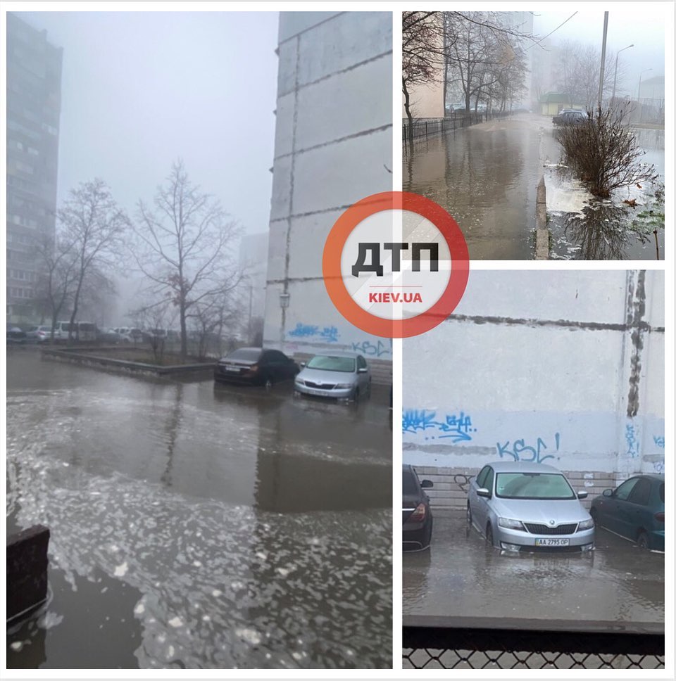 В Дарницком районе прорвало трубу. Фото: dtp.kiev.ua