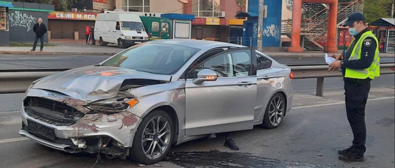 ДТП на улице Гетьмана. Фото: Патрульная полиция Киева