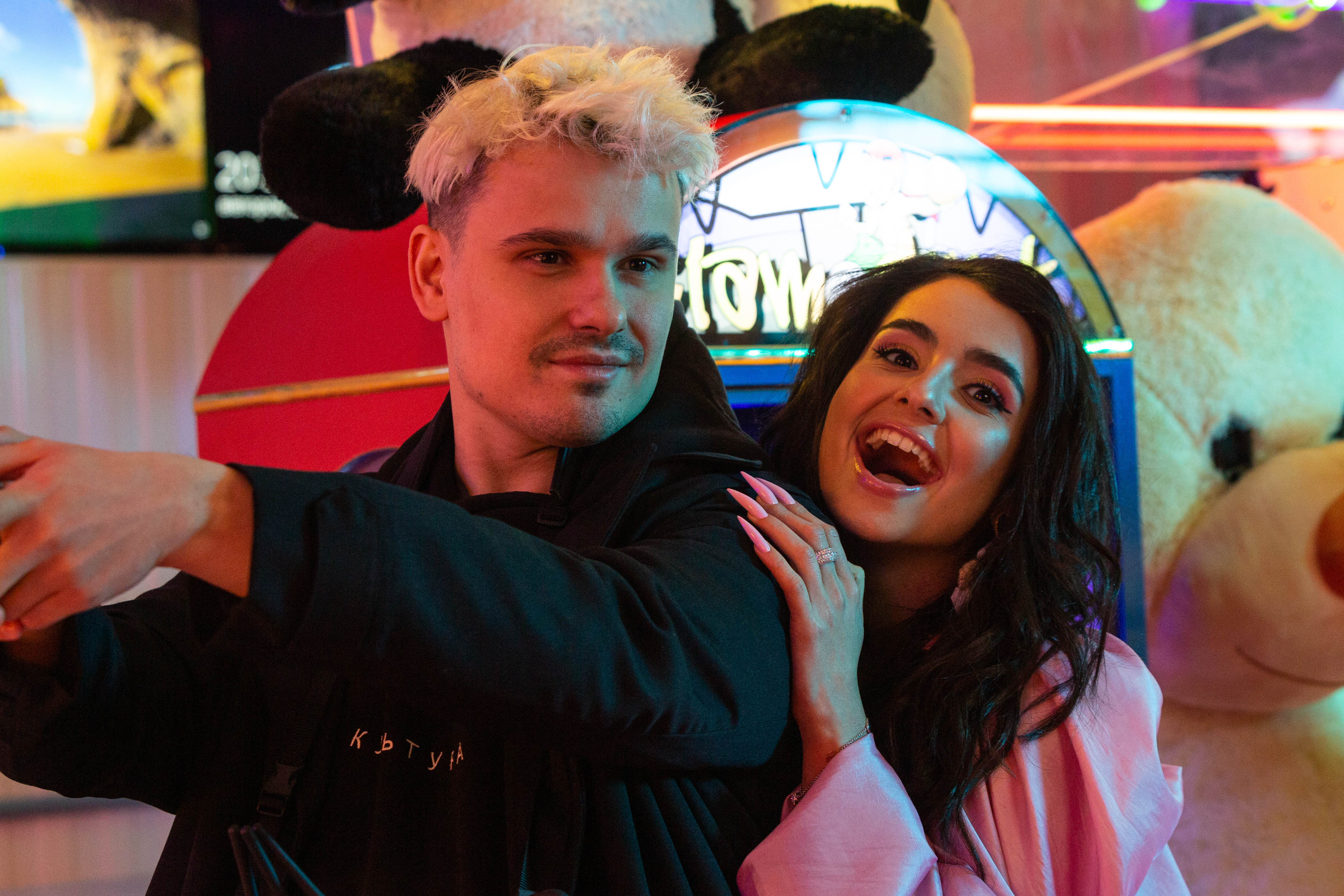 Анна Тринчер презентует клип и макси-сингл "БЛА БЛА БЛА"