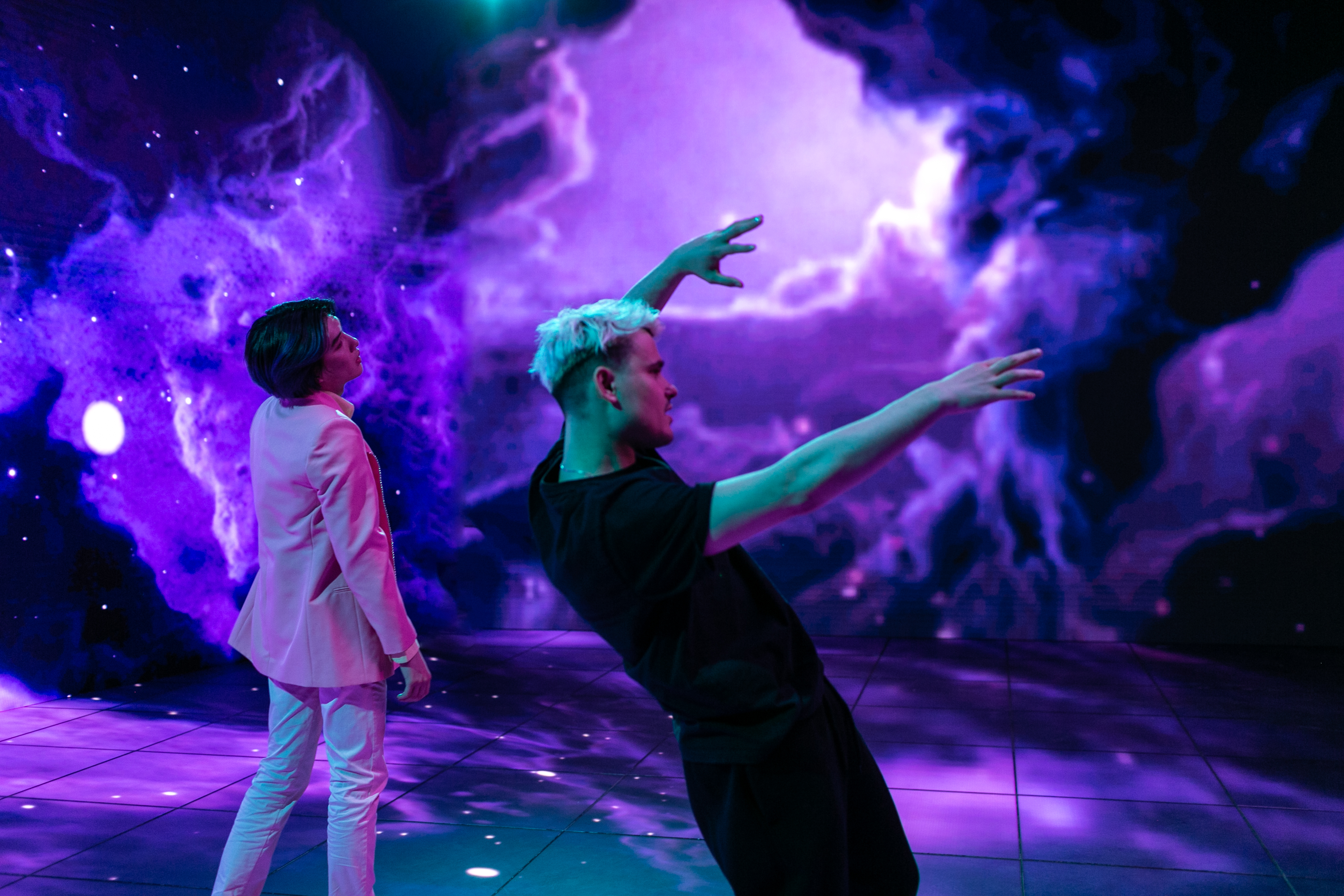 Анна Тринчер презентует клип и макси-сингл "БЛА БЛА БЛА"