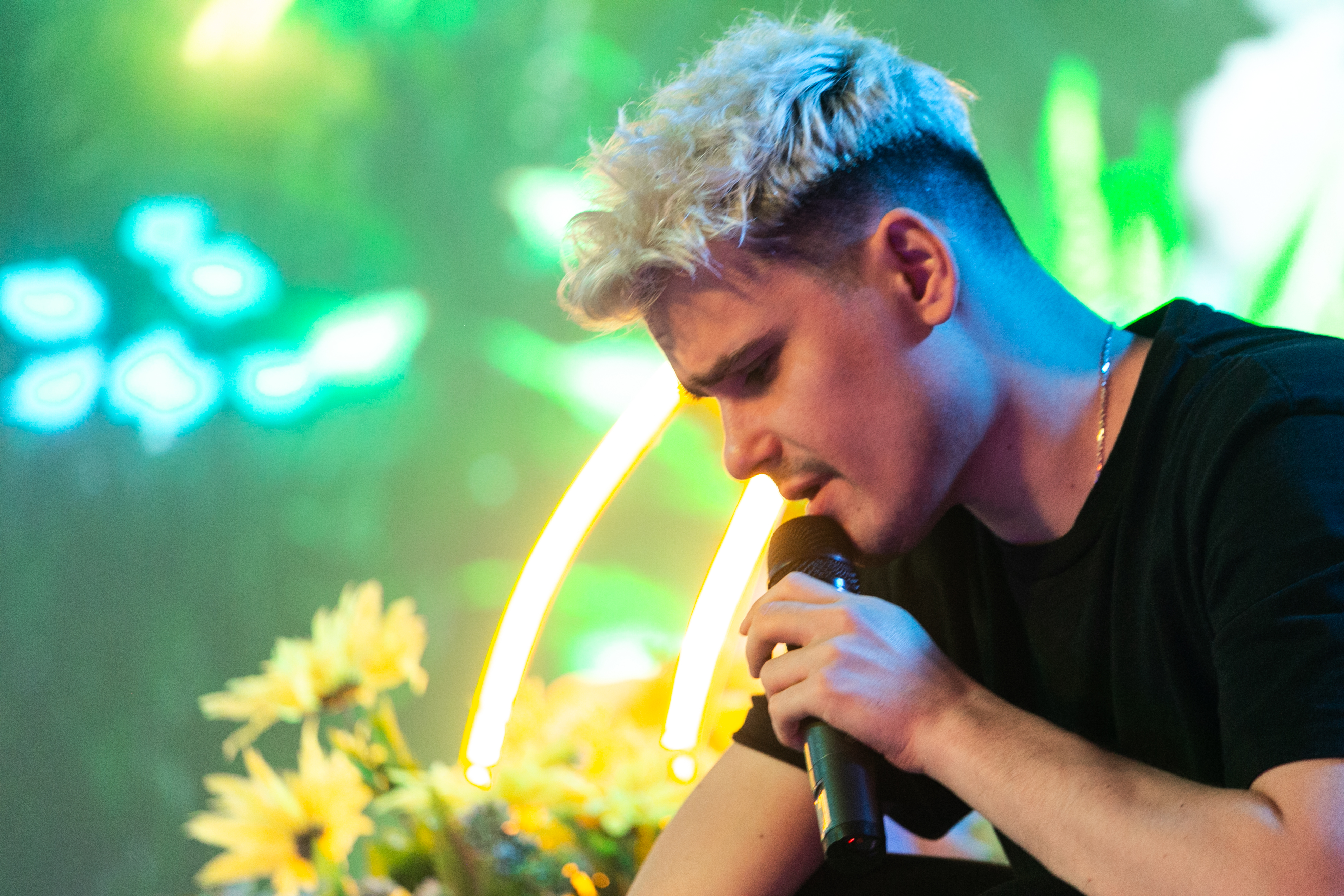 Анна Тринчер презентует клип и макси-сингл "БЛА БЛА БЛА"