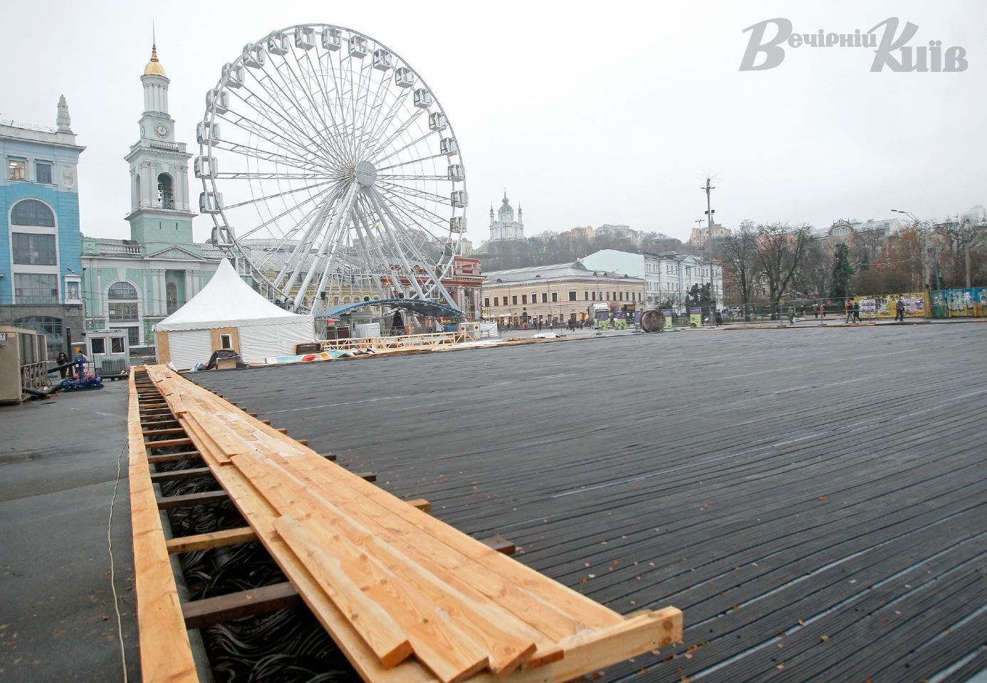 Новогодняя Контрактовая площадь. Фото: "Вечерний Киев"