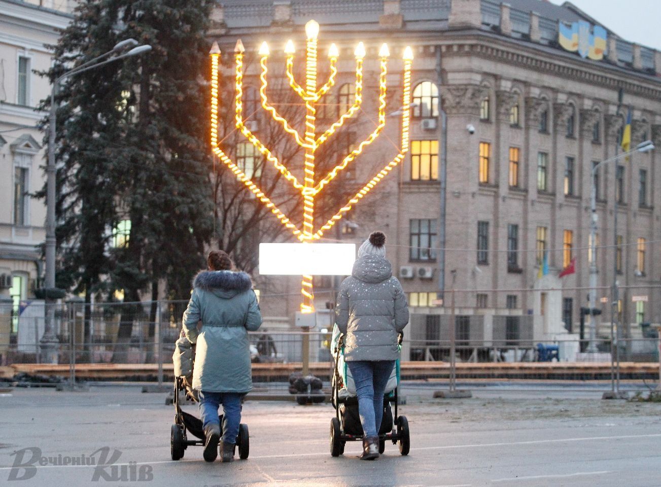 Новогодняя Контрактовая площадь. Фото: "Вечерний Киев"