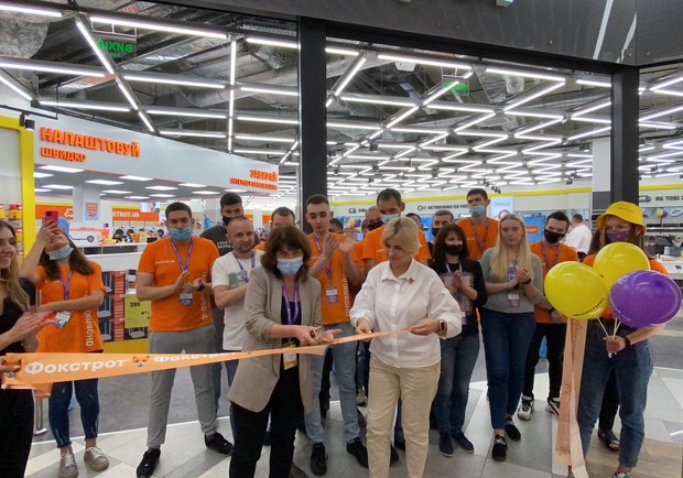 В Киеве открыли два новых магазина Фокстрот фото 2 1