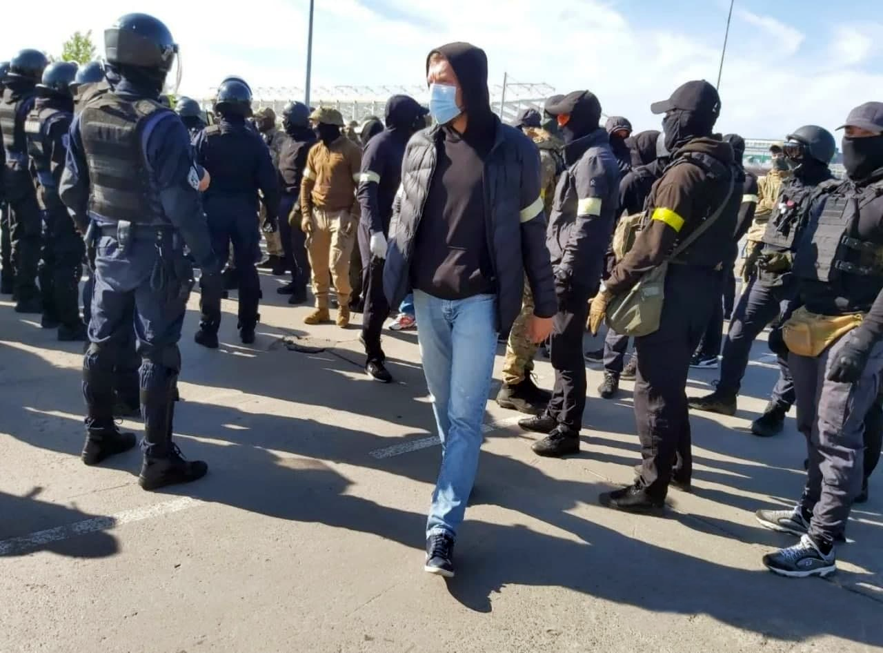 Рейдерский захват рынка "Столичный". Фото: Обозреватель