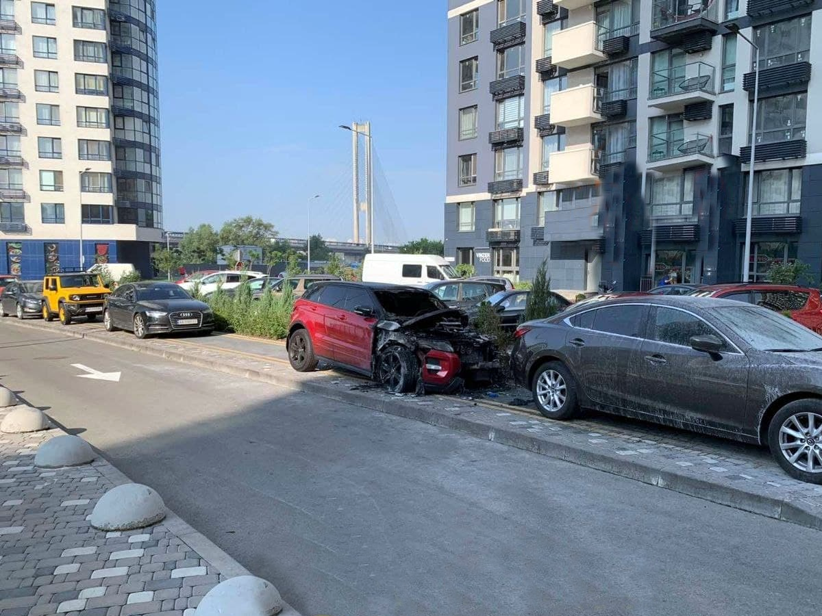 В Дарницком районе подожгли машину известной блогерки. Фото: dtp.kiev.ua