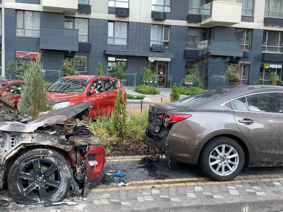 В Дарницком районе подожгли машину известной блогерки. Фото: dtp.kiev.ua