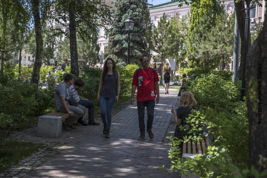 В Киеве обновили сквер рядом с Софийской площадью. Фото: КГГА