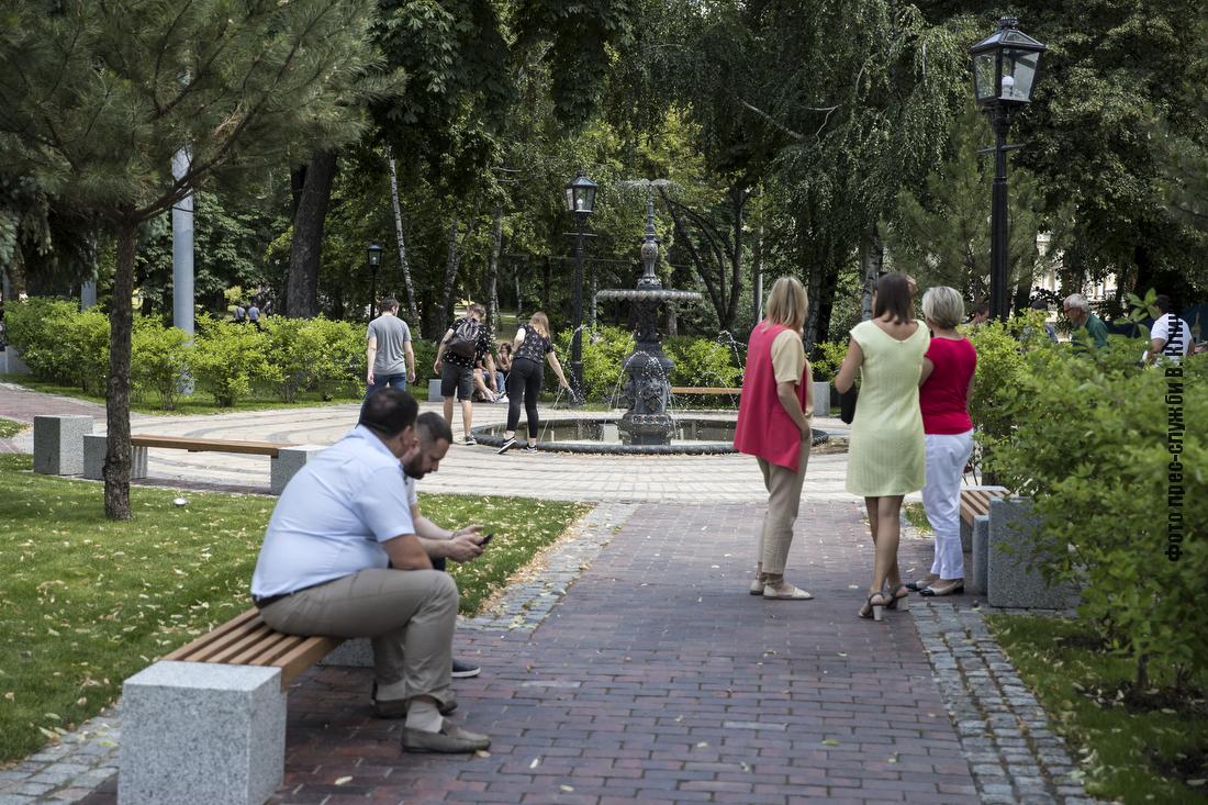 В Киеве обновили сквер рядом с Софийской площадью. Фото: КГГА
