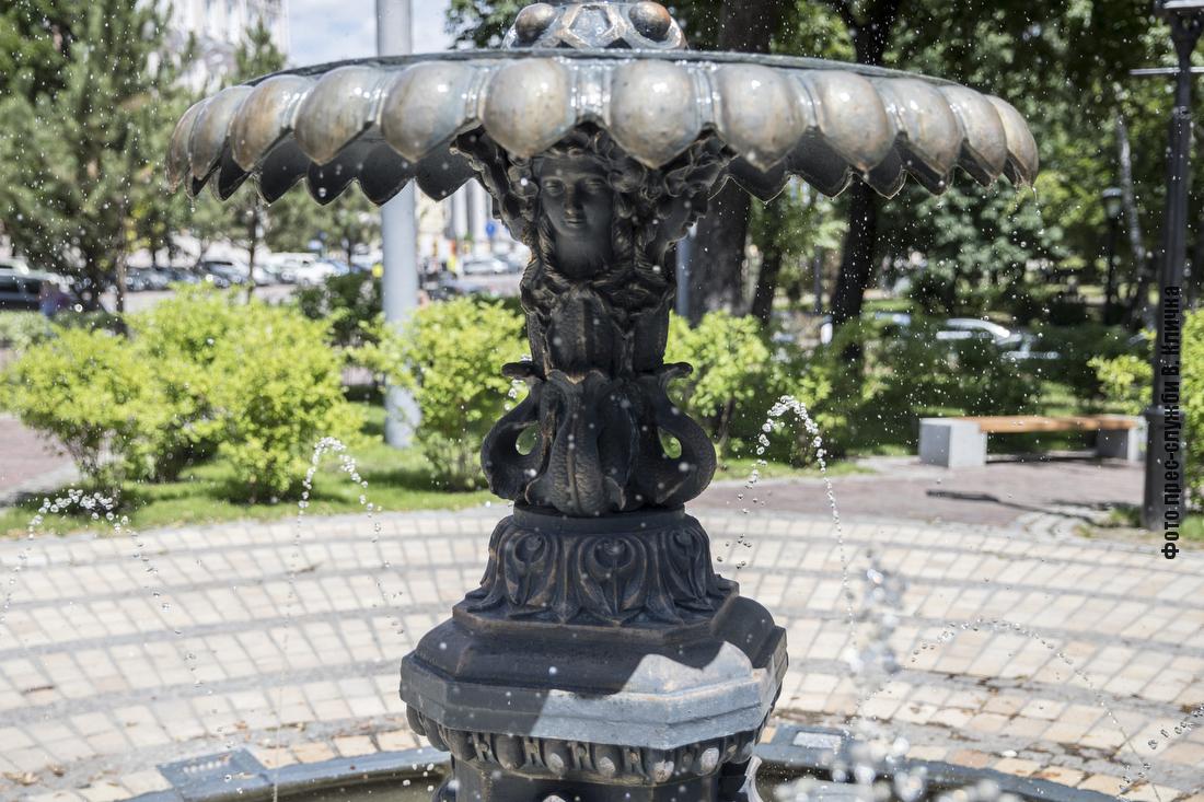 В Киеве обновили сквер рядом с Софийской площадью. Фото: КГГА