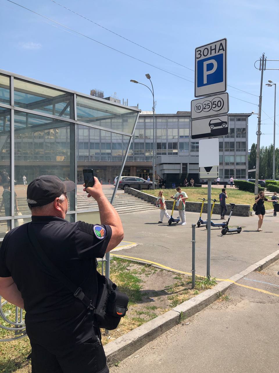 Инспекция платных парковок. Фото: Vgorode