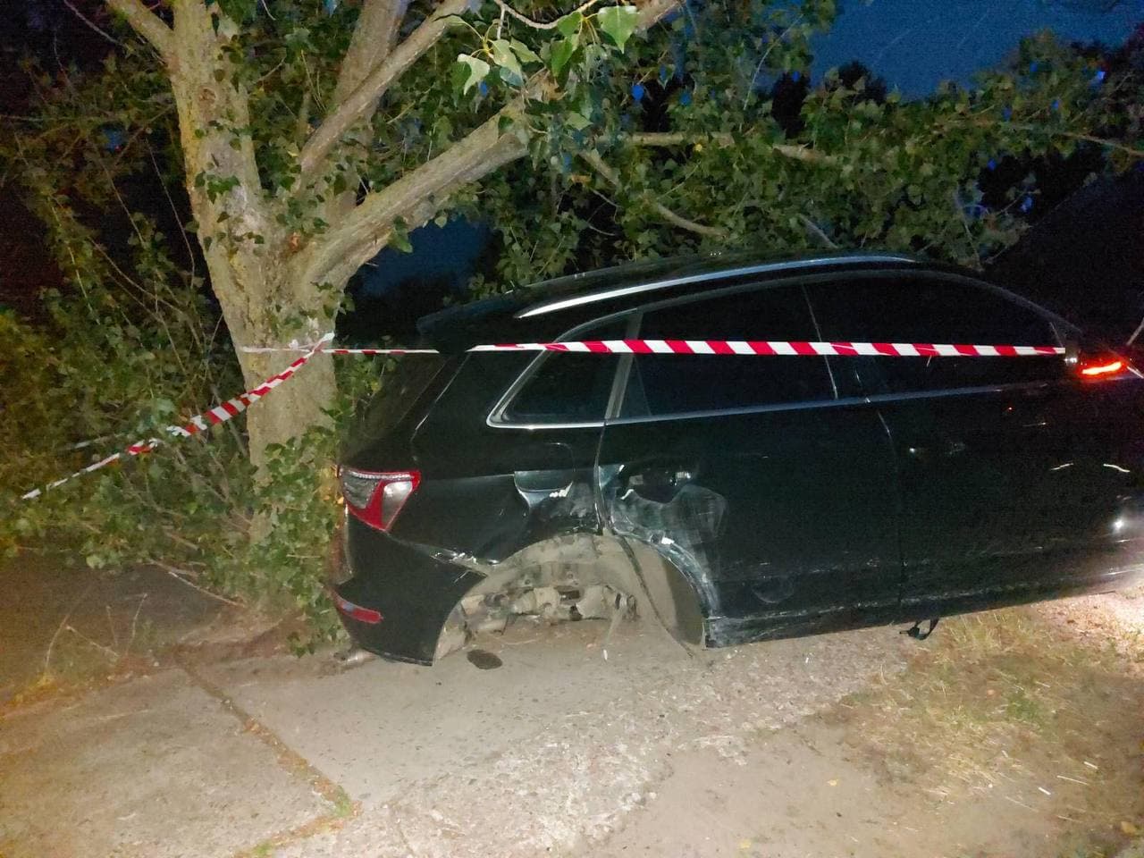 ДТП на Оболони. Фото: Facebook "Життя Оболонського району і Мінського масиву"