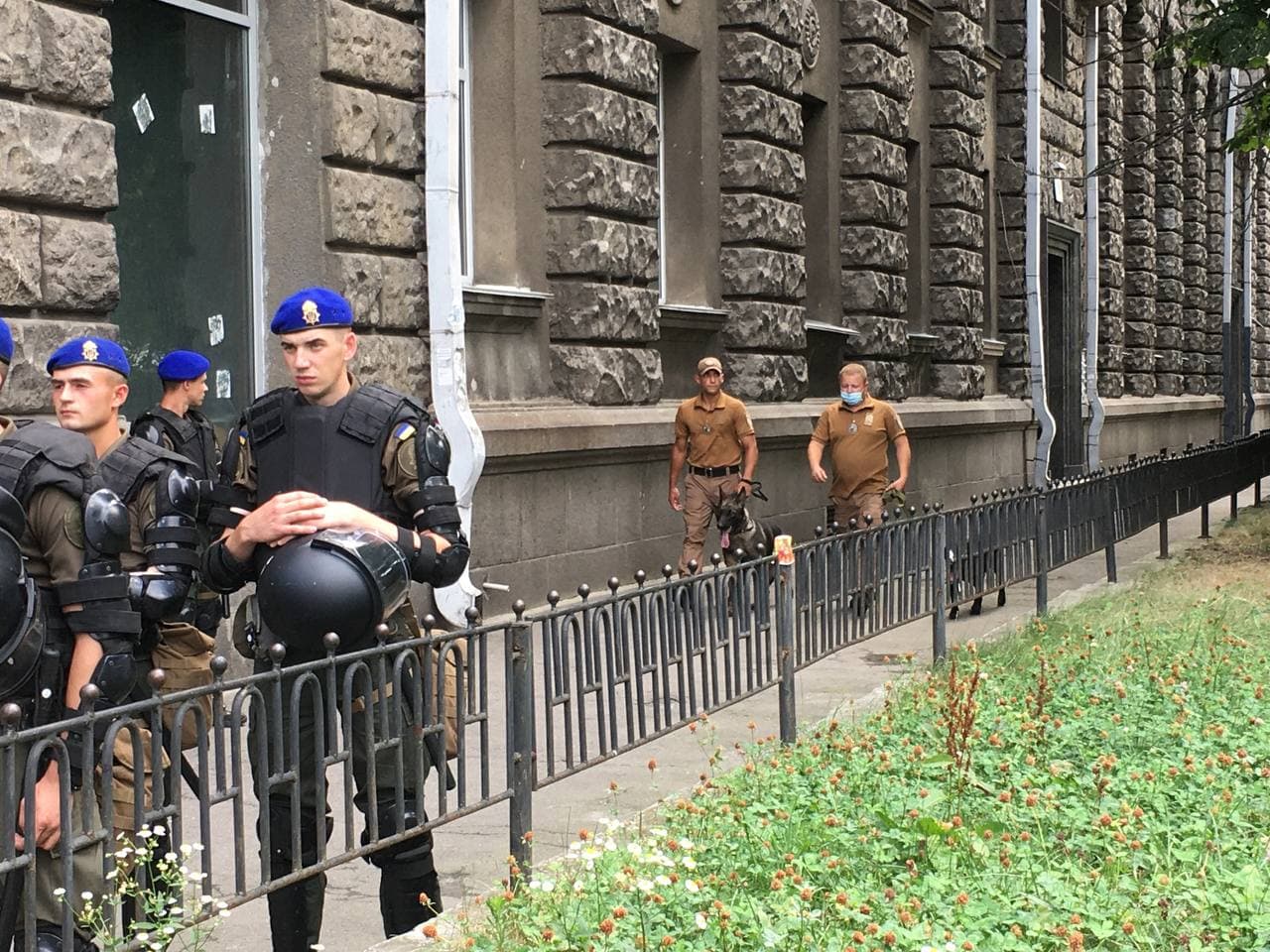 в полицию сообщили о минировании Офис президента. Фото: Vgorode