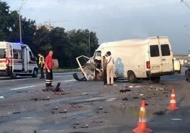 На Броварском проспекте произошла масштабная авария. Фото: dtp.kiev.ua