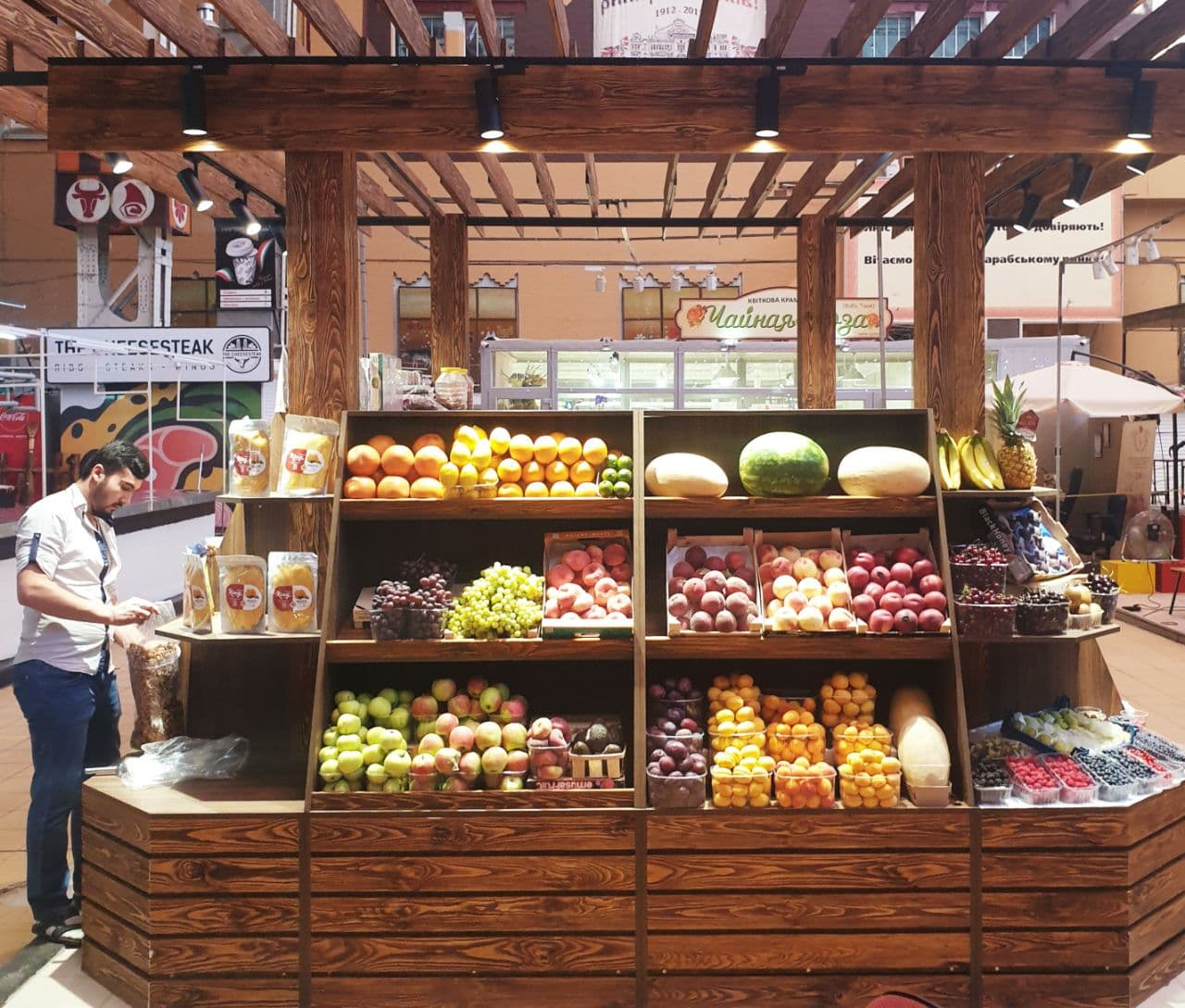 На Бессарабском рынке устанавливают новые прилавки: как они выглядят фото 1