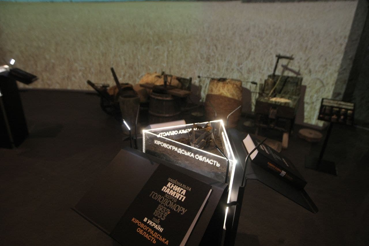 В Киеве открыли обновленный Зал Памяти в Музее Голодомора. Фото: Telegram Александра Ткаченко