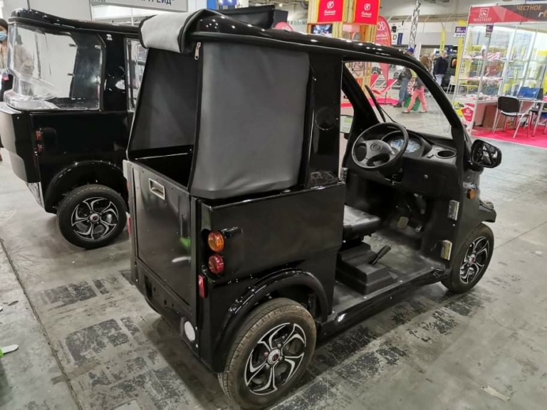 В Киеве представили несколько новых украинских электромобилей. Фото: Автоцентр