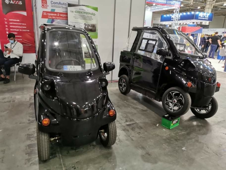 В Киеве представили несколько новых украинских электромобилей. Фото: Автоцентр