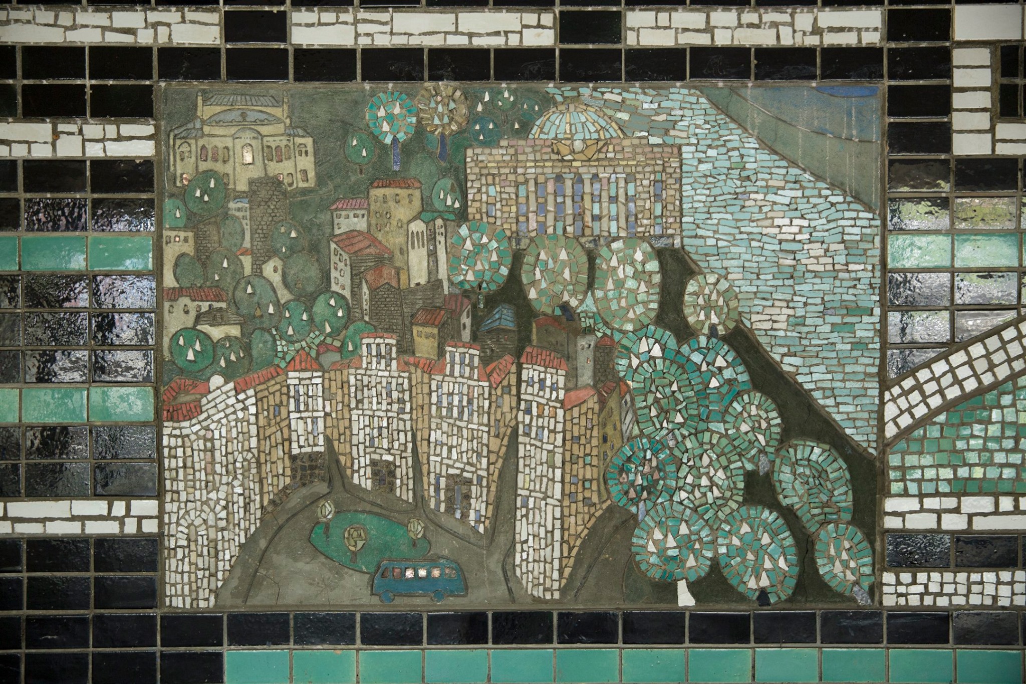 Нестареющее творчество: на Центральном автовокзале сохранят советскую мозаику фото 1