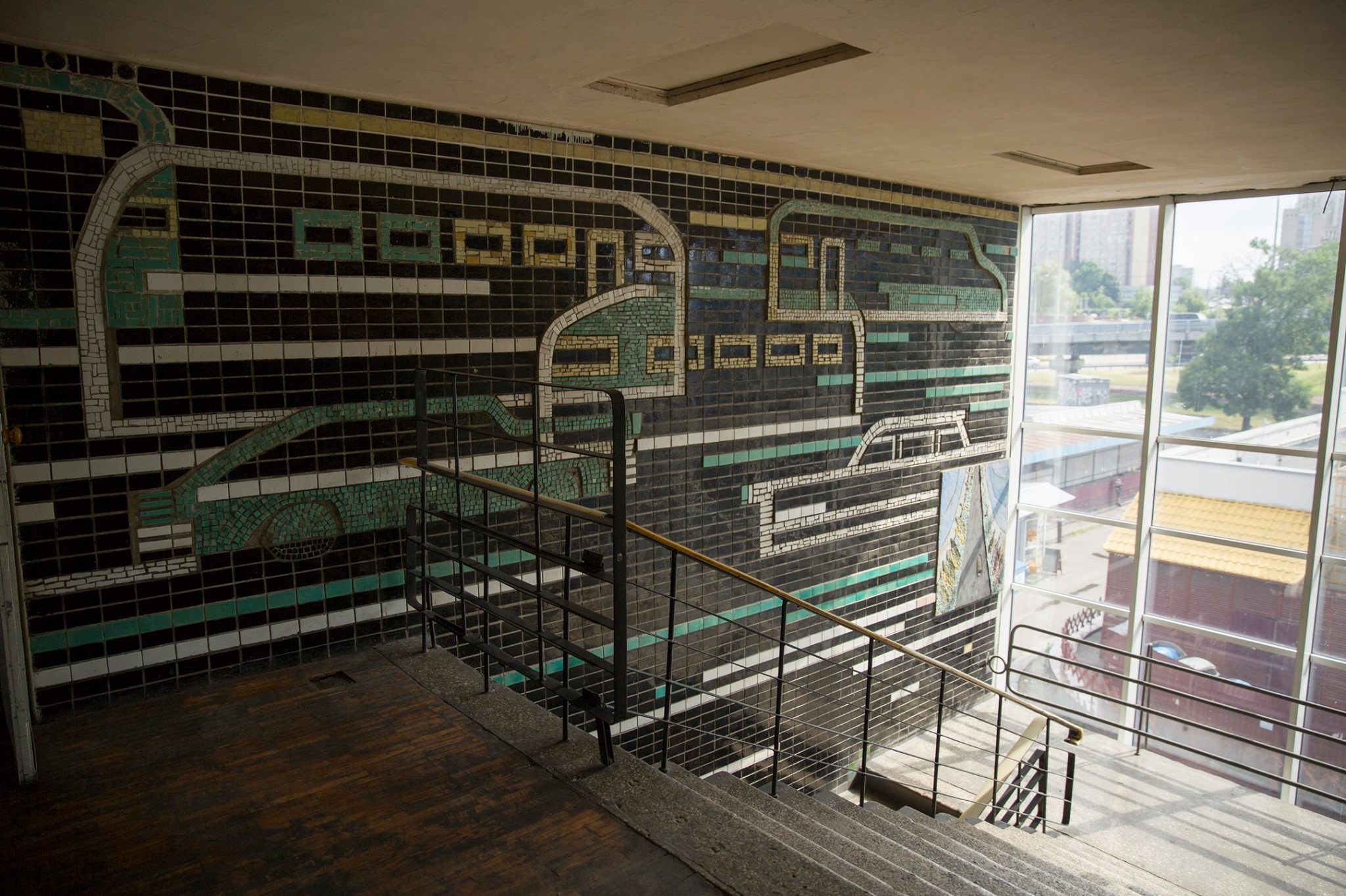 Нестареющее творчество: на Центральном автовокзале сохранят советскую мозаику фото 2 1