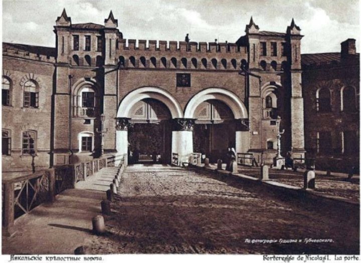 Так себе реконструкция: на Арсенальной площади вырубили деревья фото 2 1