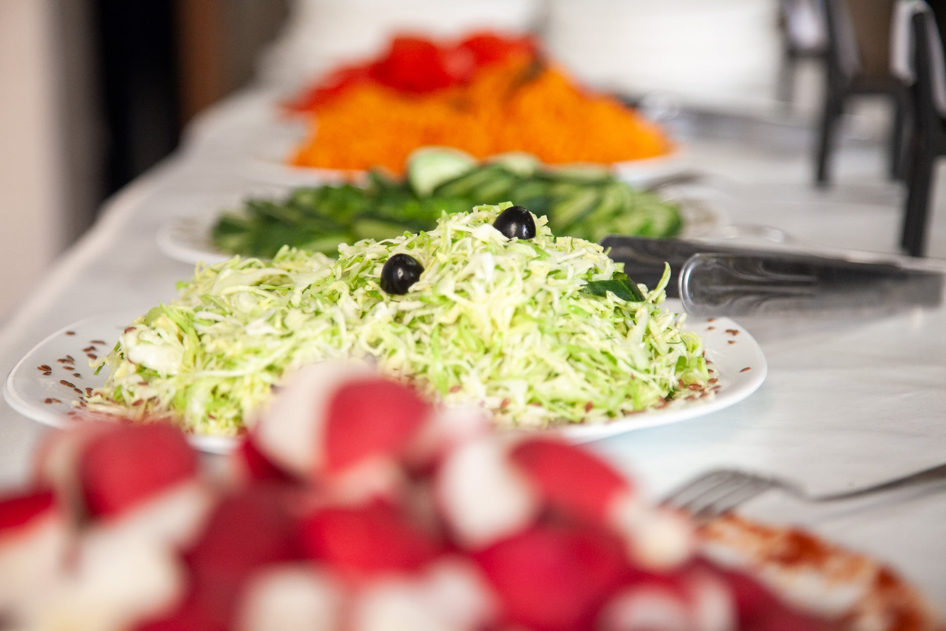 Школьный "шведский стол". Фото: Facebook Валентина Мондриевского