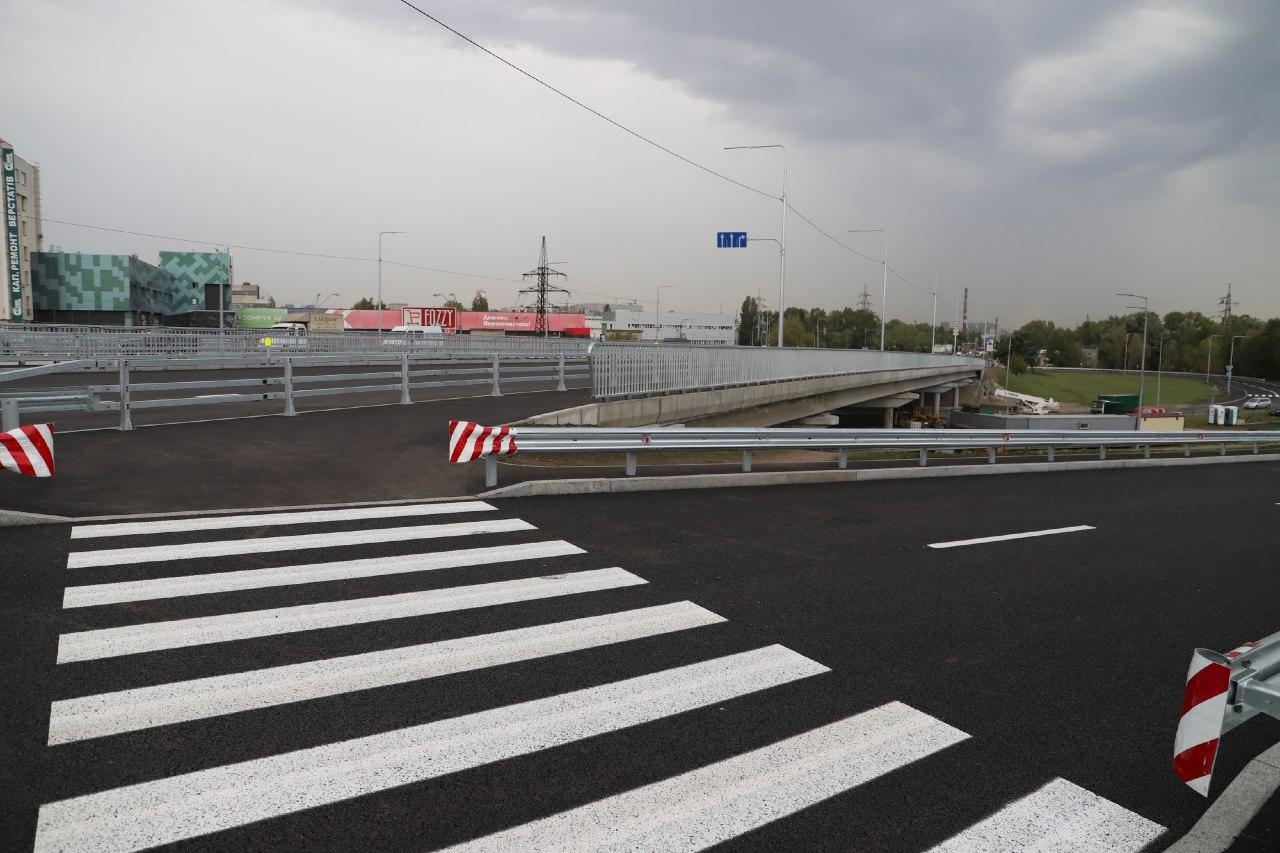 Можно ехать: на Оболони открыли движение по двум путепроводам фото 3 2