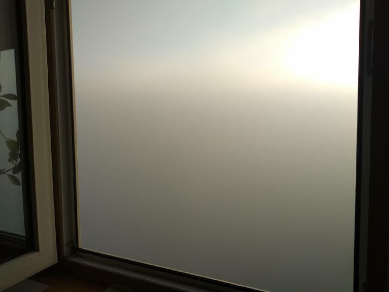 Закрывайте окна: в Дарницком районе продолжает гореть свалка фото 8 7