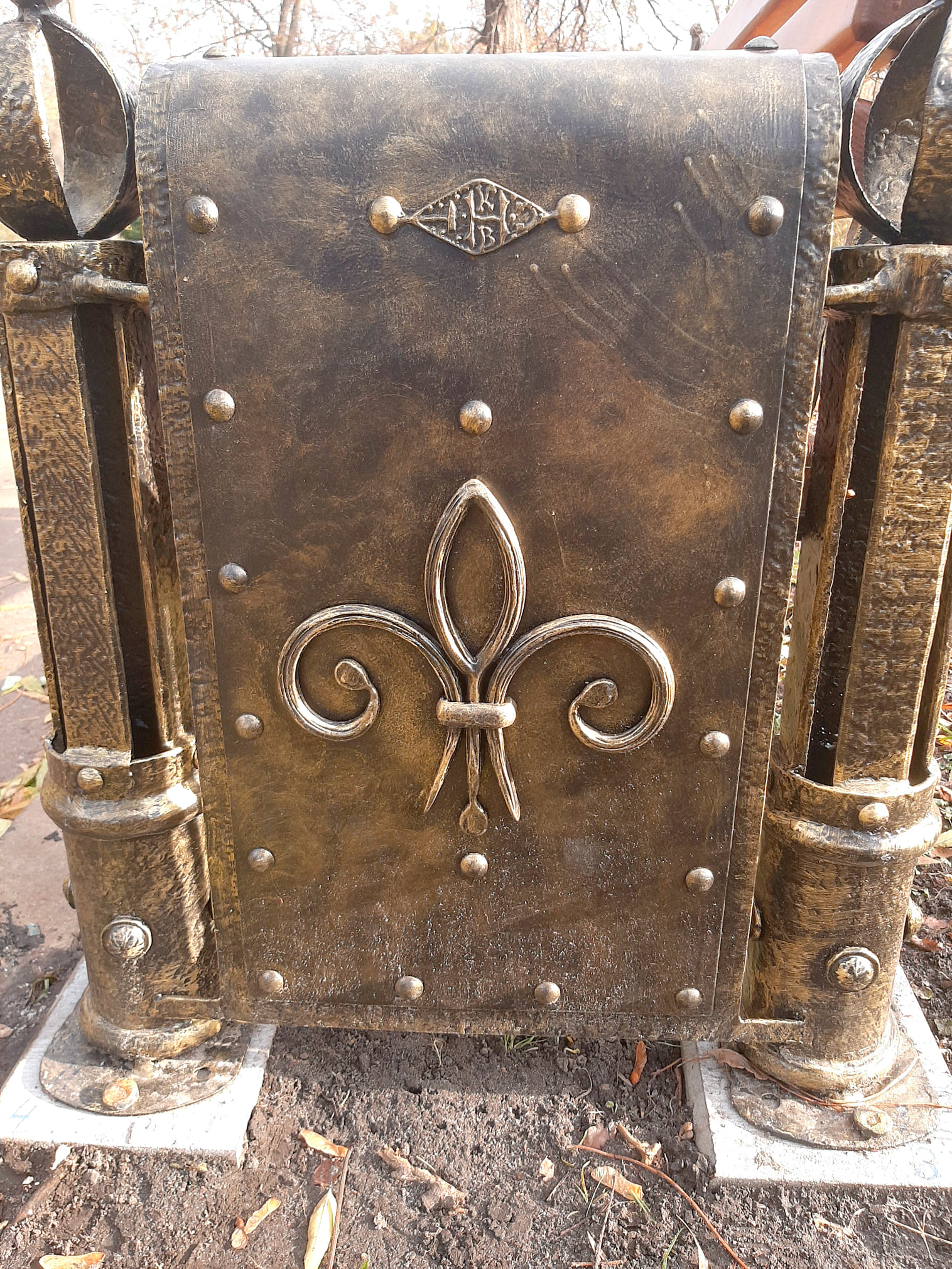 Скамейка юбиляру. Фото: Facebook-сообщество "Киев Контроль"