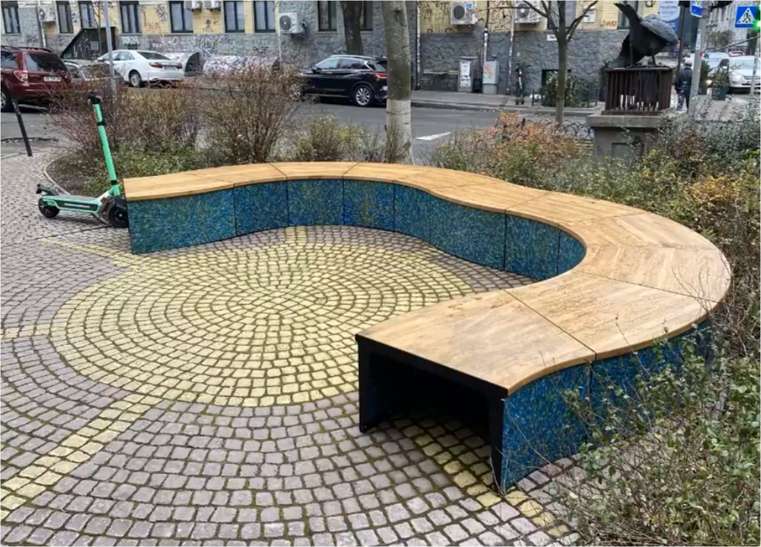 Скамейка из крышечек. Facebook "Агенти змін"