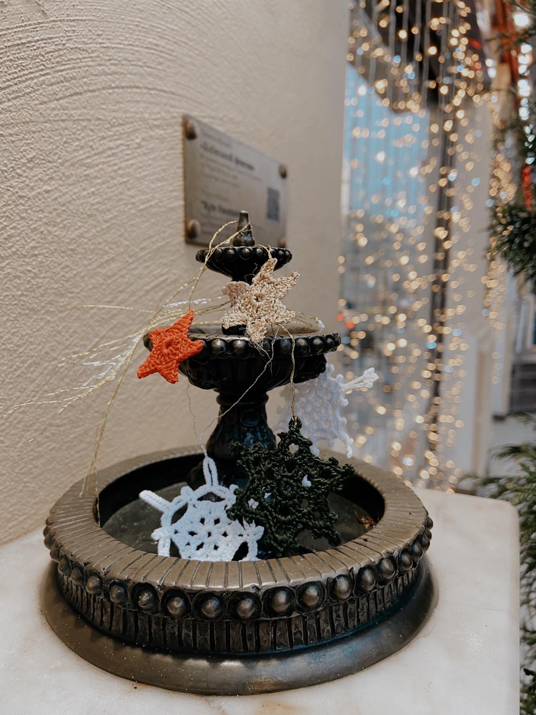 Украшенные скульптуры. Фото: проект "Шукай"