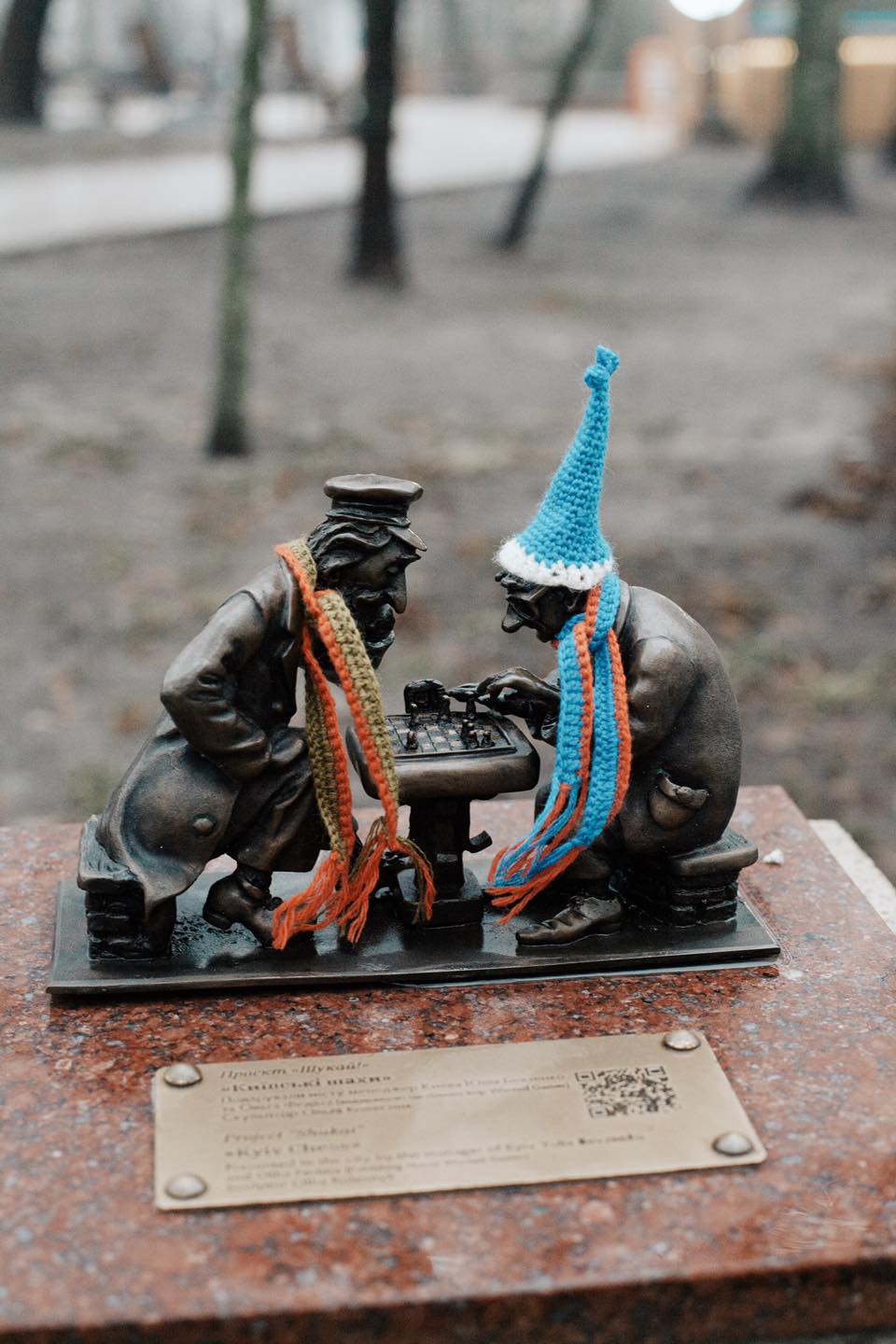 Украшенные скульптуры. Фото: проект "Шукай"