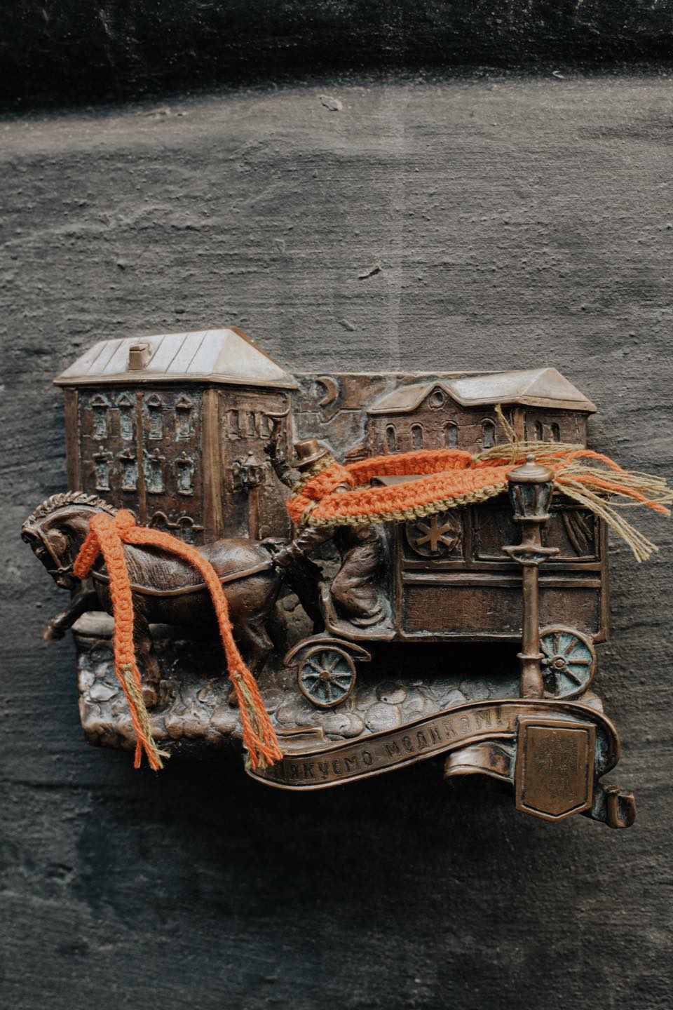 Украшенные скульптуры. Фото: проект "Шукай"