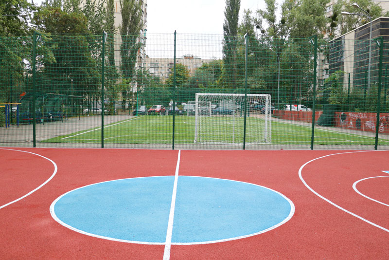 Наиграешься: на Соломенке обновили площадки для футбола и баскетбола фото 4 3