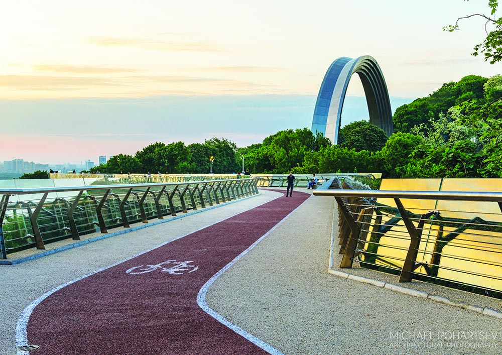 Стеклянный мост. Фото: eumiesaward, Michael Pohartsev