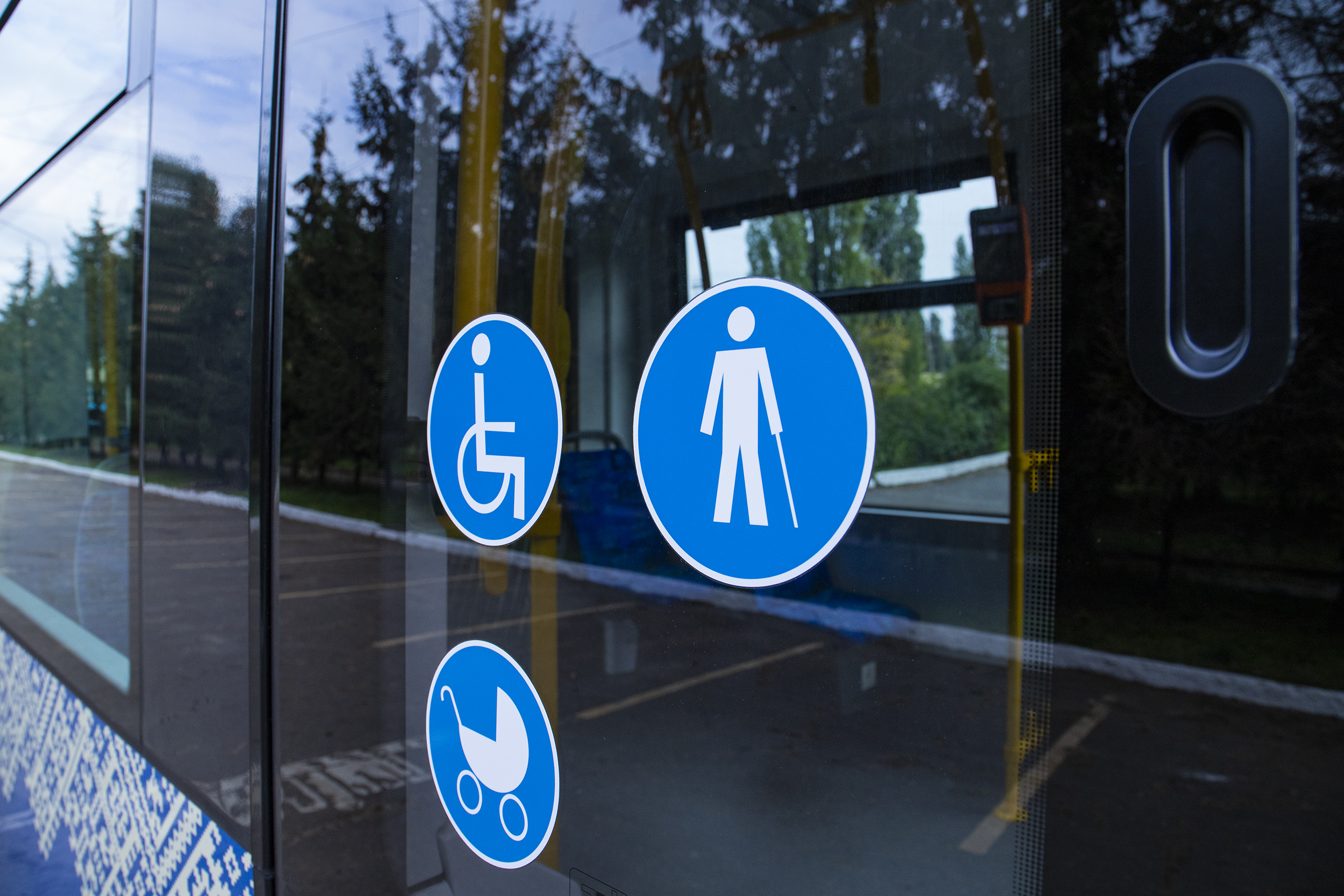 Трамвай на левом берегу. Фото: КГГА