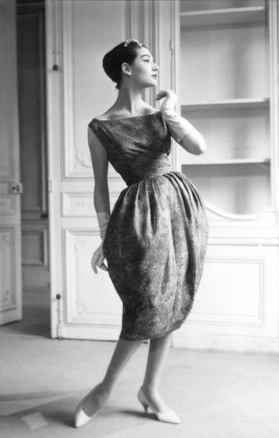 фото: знаменитое "платье-пузырь"