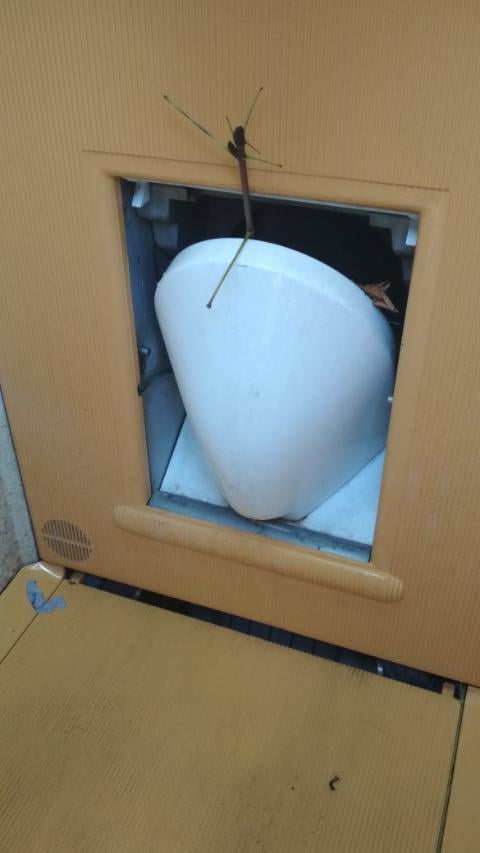 До Европы не дойдем: на Хрещатике вандалы поломали новый автоматизированный туалет фото 2 1